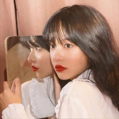 高墙、黑色与帅小伙